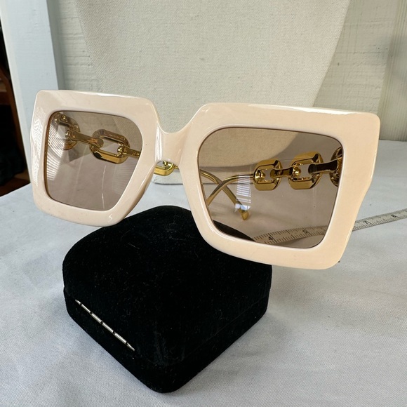 Square chunky vibe beige and goldtone fashion sunglasses - Picture 4 of 5